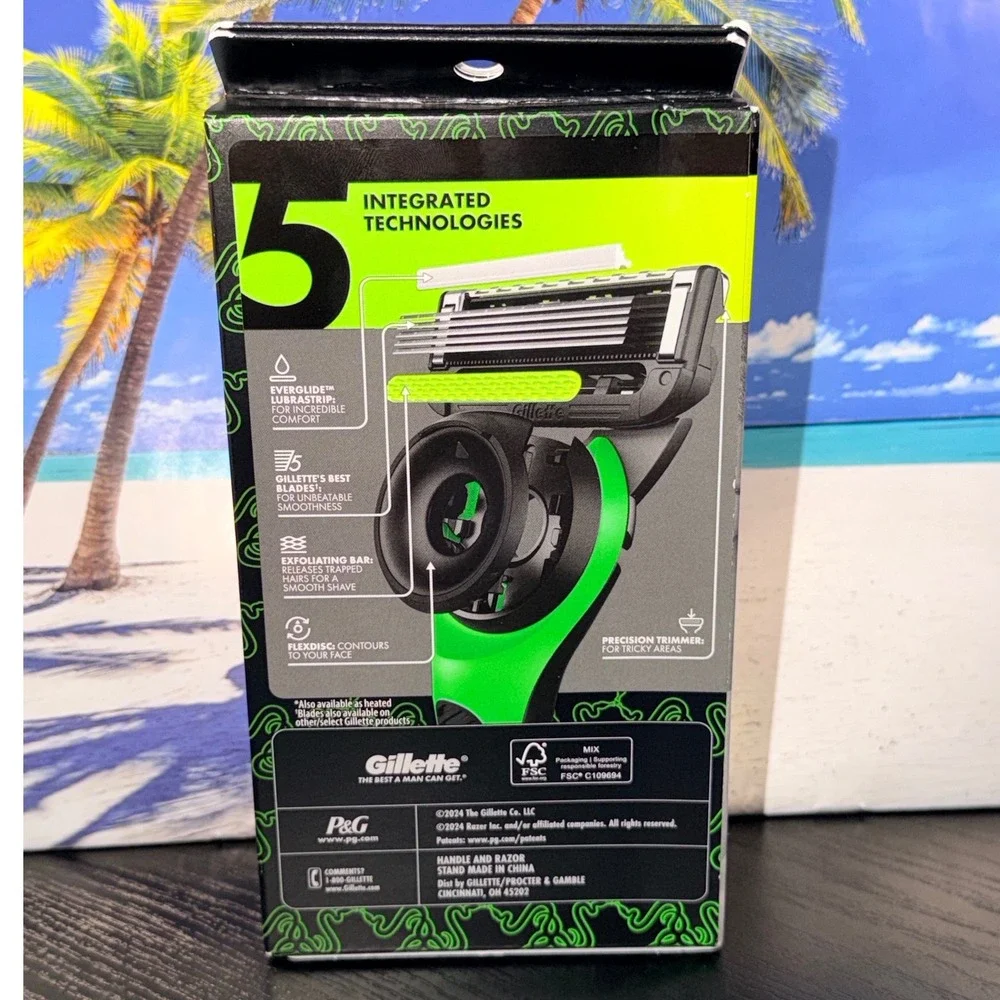 GilletteLabs Razer Limited Edition Manual Razor Set with Magnetic Stand Green